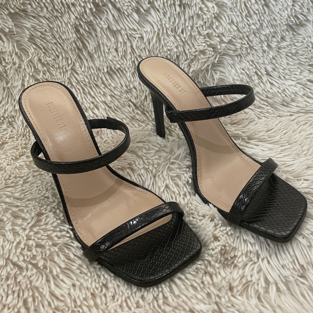 Slip on heels size 7 women’s black